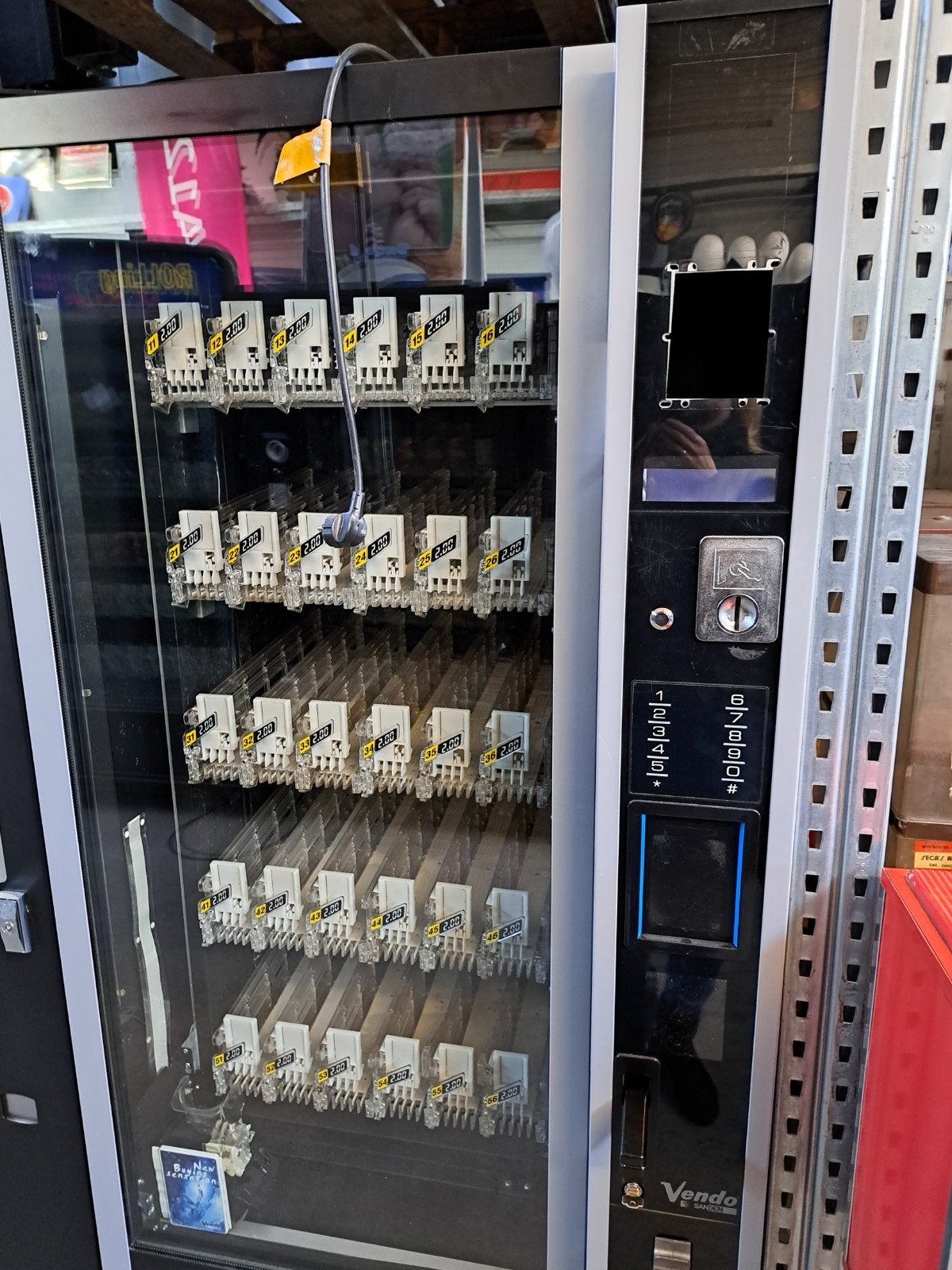 Frisdrank automaat Vendo G6 designline, Verzamelen, Automaten | Overige, Ophalen