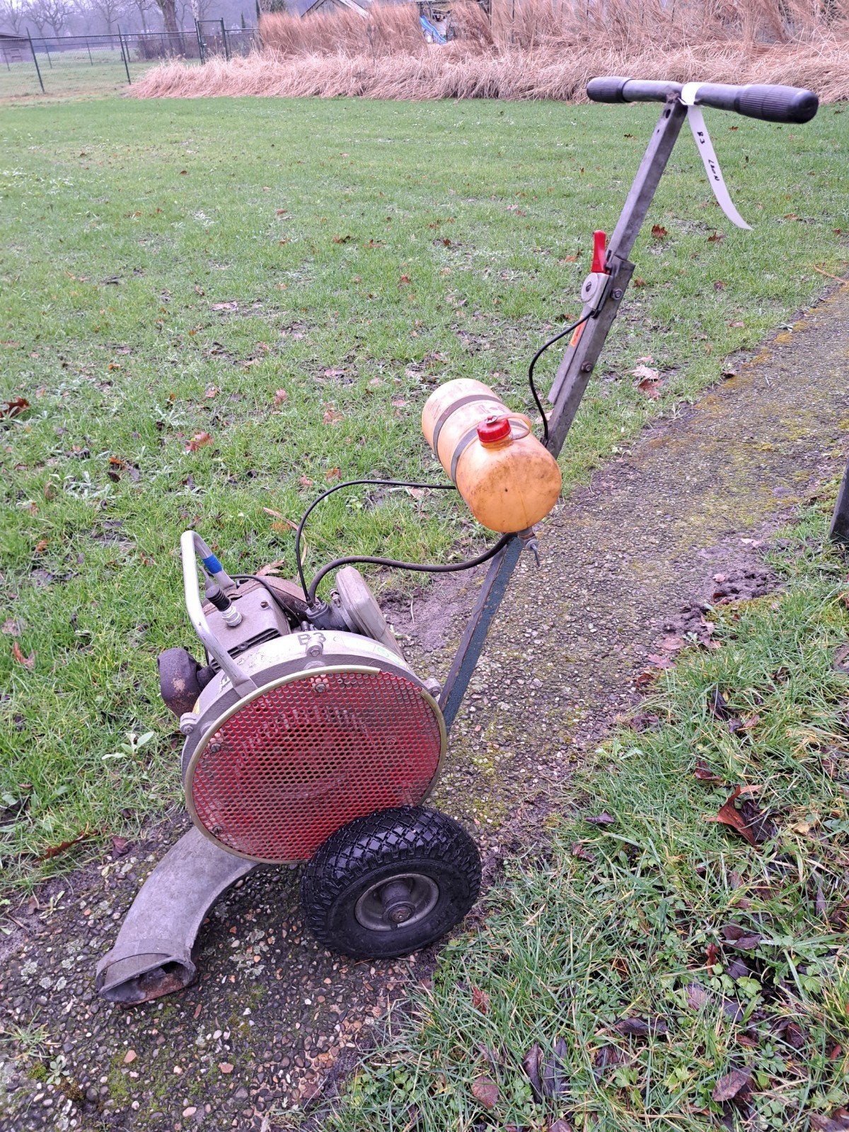 BLADBLAZER OP WIELEN., Tuin en Terras, Ophalen, Benzine, Gebruikt, Handgedragen