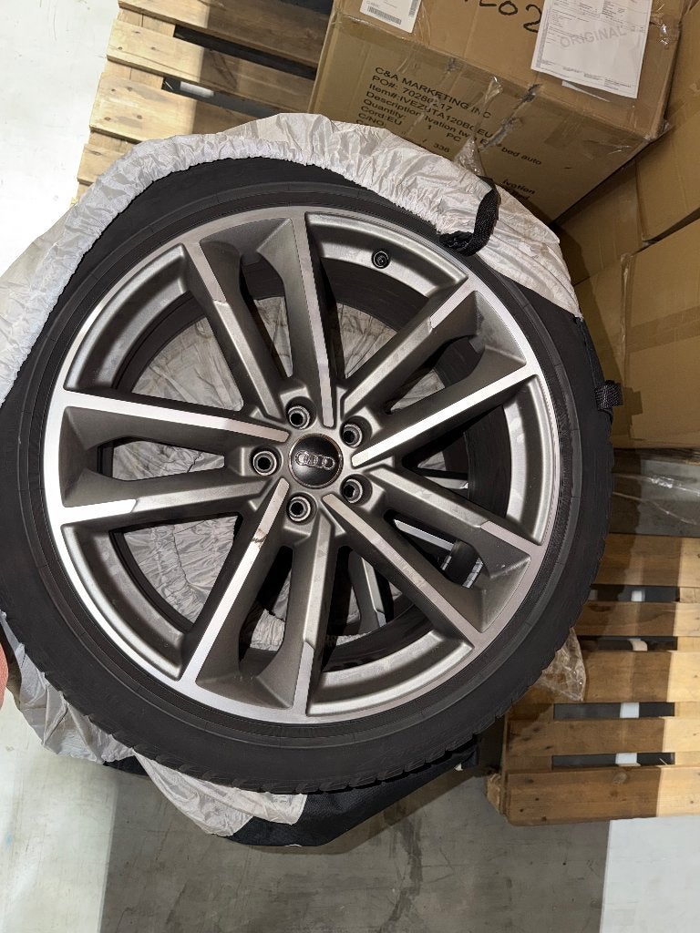 Full set OEM Audi 20” wheels (With winter tires), Auto-onderdelen, Banden en Velgen, Ophalen, Gebruikt, 255 mm, Banden en Velgen