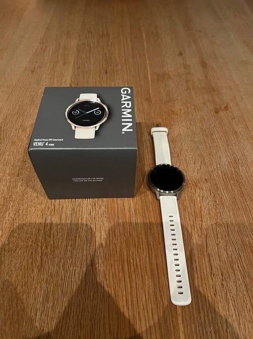 Garmin Venu 4 41mm Beige/Lunar Gold, Sieraden, Tassen en Uiterlijk, Smartwatches, Gebruikt, Wit, Garmin venu, Ophalen of Verzenden