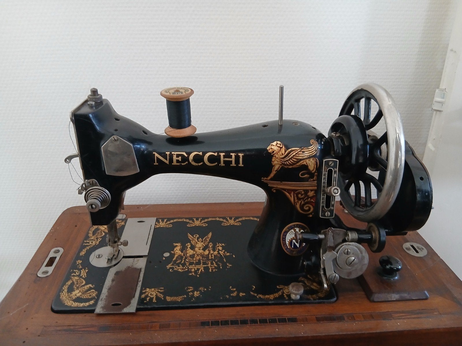 Antieke Necchi Naaimachine met Houten Koffer, Ophalen of Verzenden