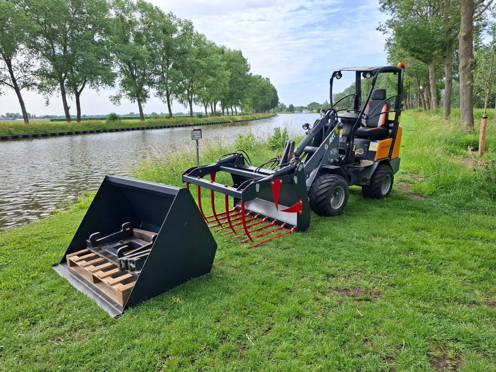 Giant D 362 SW, incl aanbouwdelen!!, Ophalen, Wiellader of Shovel