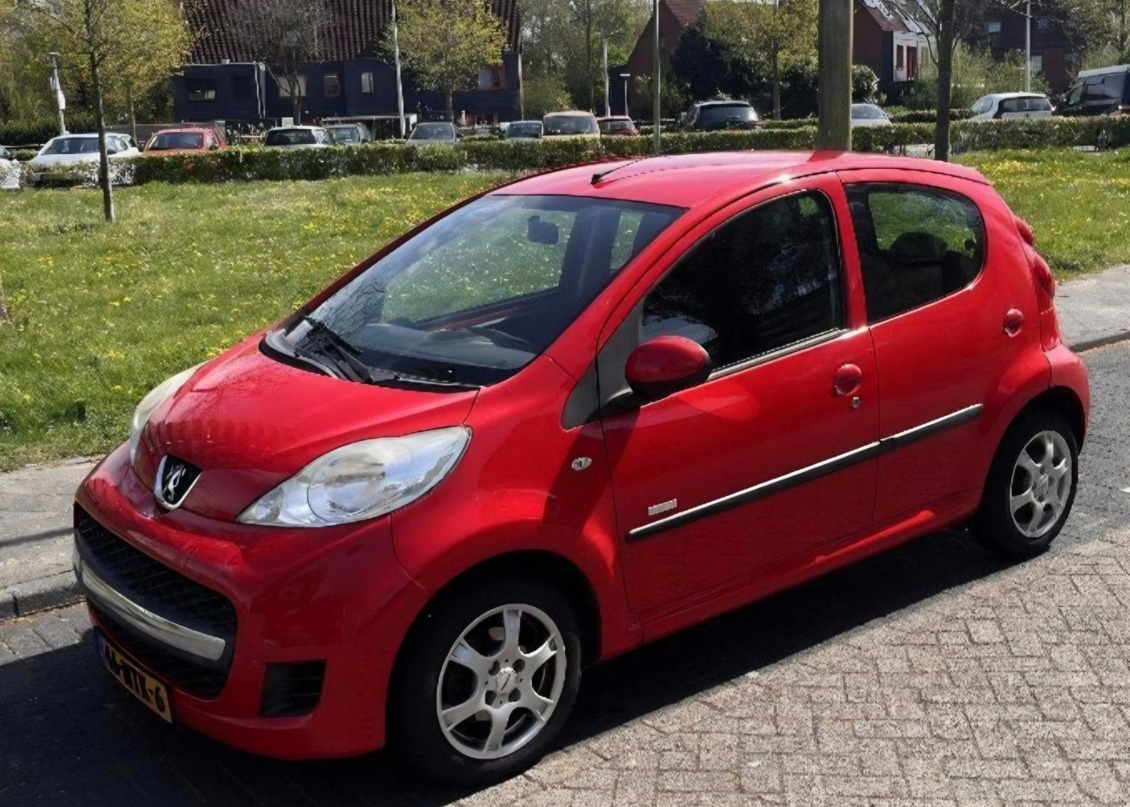 Peugeot 107 1.0 12V 5DR 2010 Rood, Auto's, Voorwielaandrijving, 4 stoelen, 68 pk, Origineel Nederlands