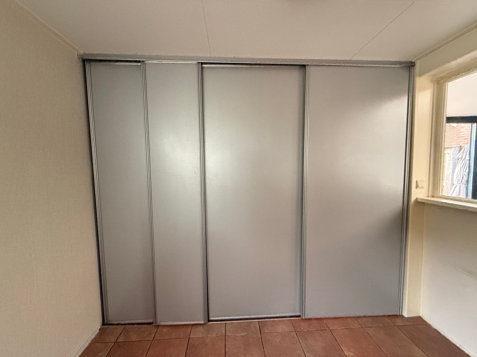 Schuifdeuren - 2 kleine en 2 grotere panelen, Huis en Inrichting, Kasten | Kledingkasten, Ophalen, Gebruikt, 200 cm of meer, Minder dan 25 cm