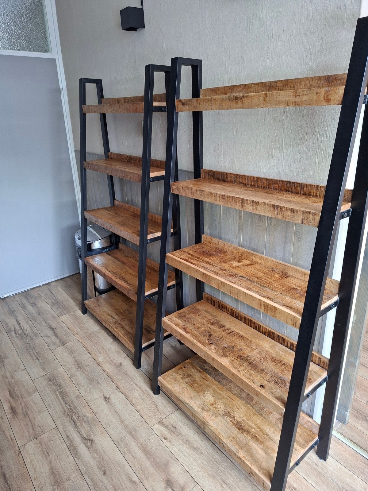 Mangohouten kasten, Huis en Inrichting, Kasten | Wandmeubels, Met plank(en), Zo goed als nieuw, Minder dan 150 cm, 150 tot 200 cm