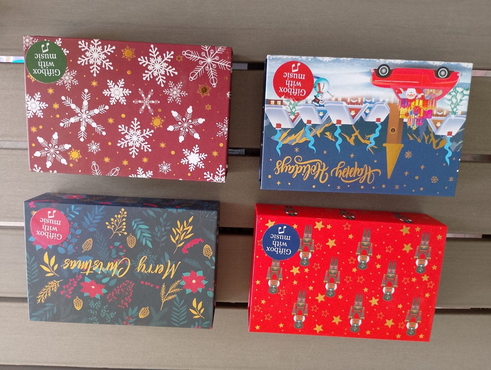 4 nieuwe giftbox with music, Diversen, Kerst, Ophalen