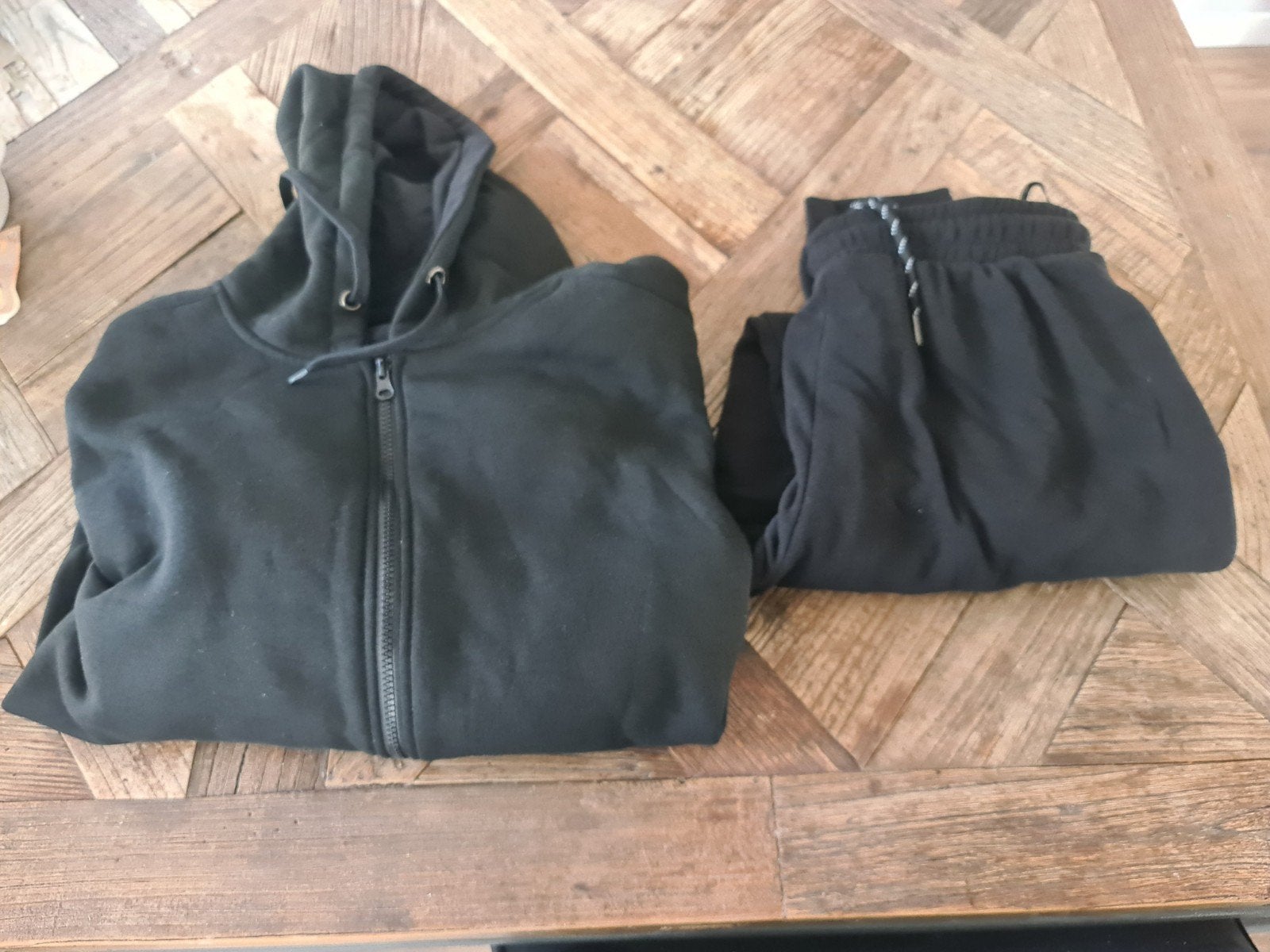 Zwart joggingbroek (m) met hoodie (L)  nieuw  set, Kleding | Dames, Huispakken, Maat 38/40 (M), Zwart, Nieuw, Ophalen of Verzenden