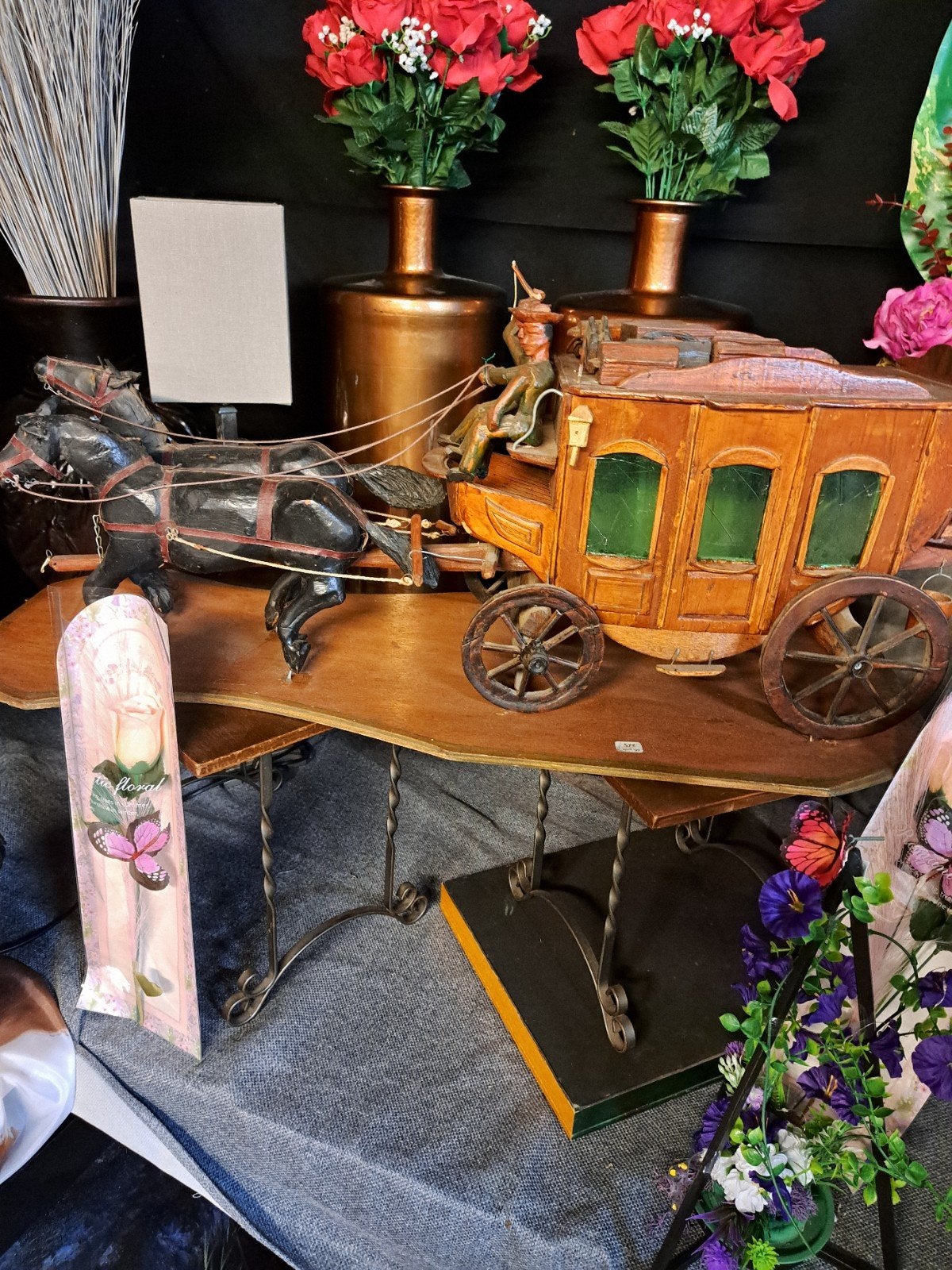 Antieke houten postkoets met paarden - decoratief, Ophalen