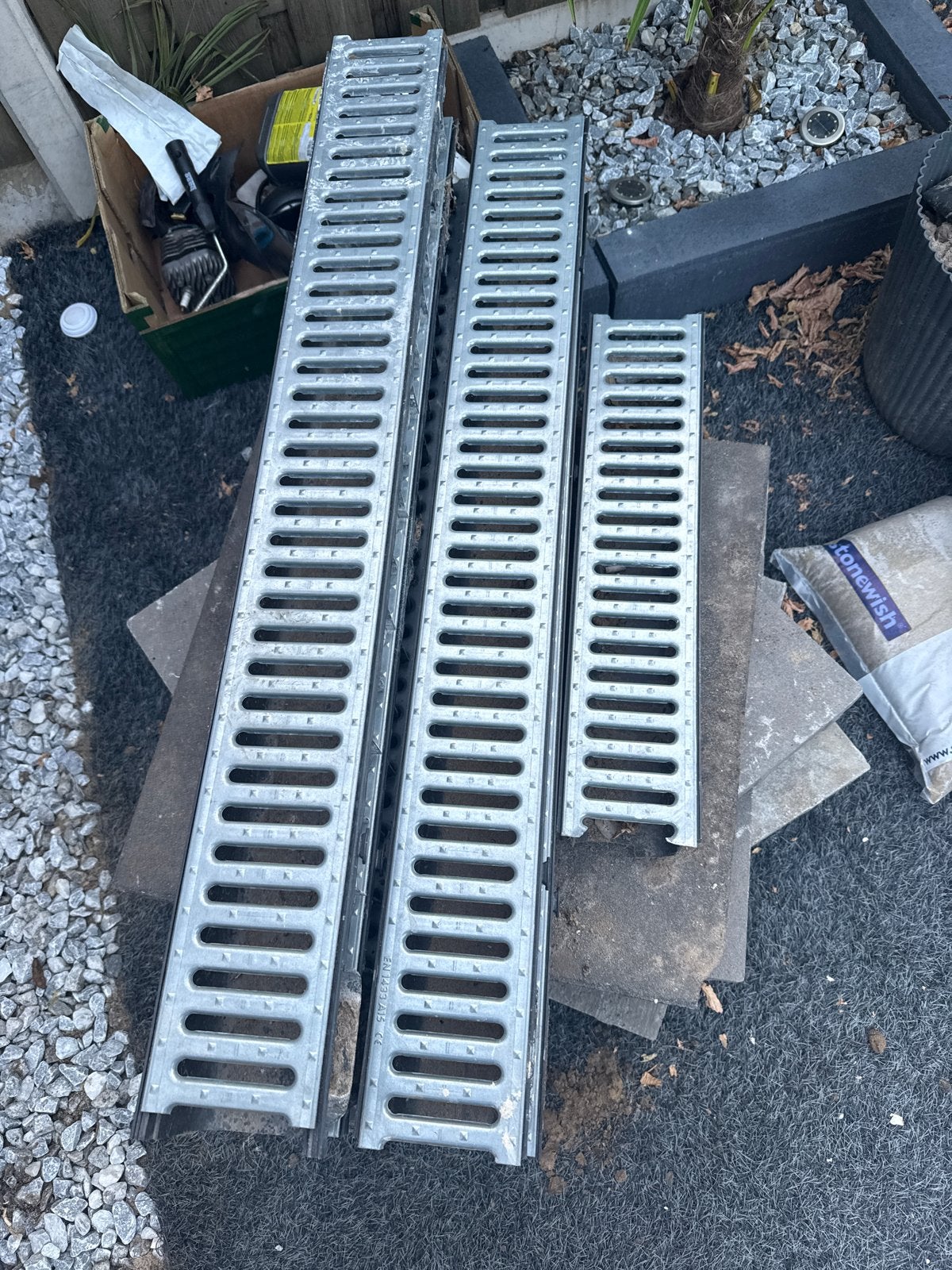 Afvoergoot met rooster - 3 stuks, Ophalen, Gebruikt, 20 tot 40 mm, Minder dan 2 meter