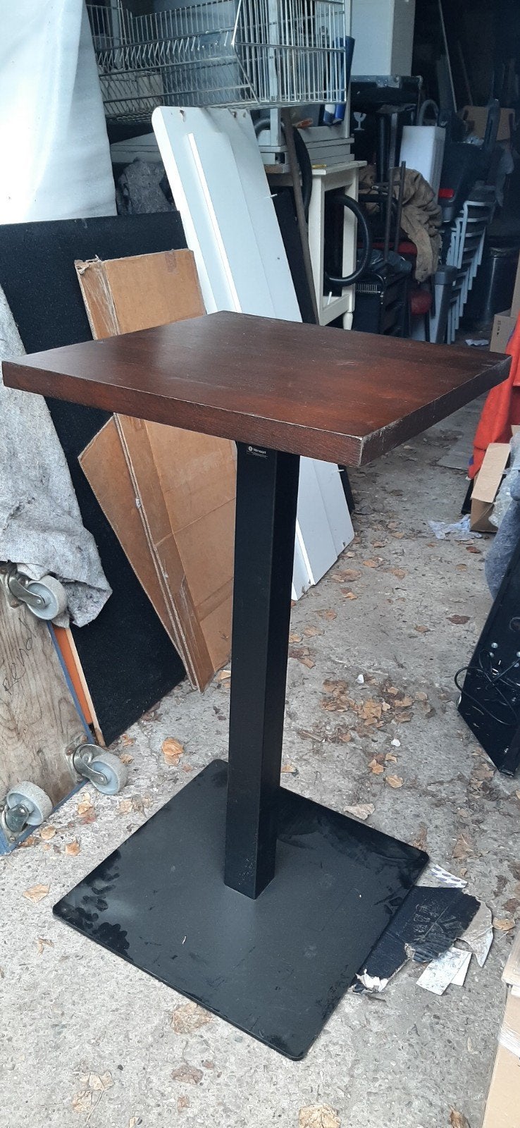 Statafel 60x60cm, 115cm hoog, metalen voet, Ophalen