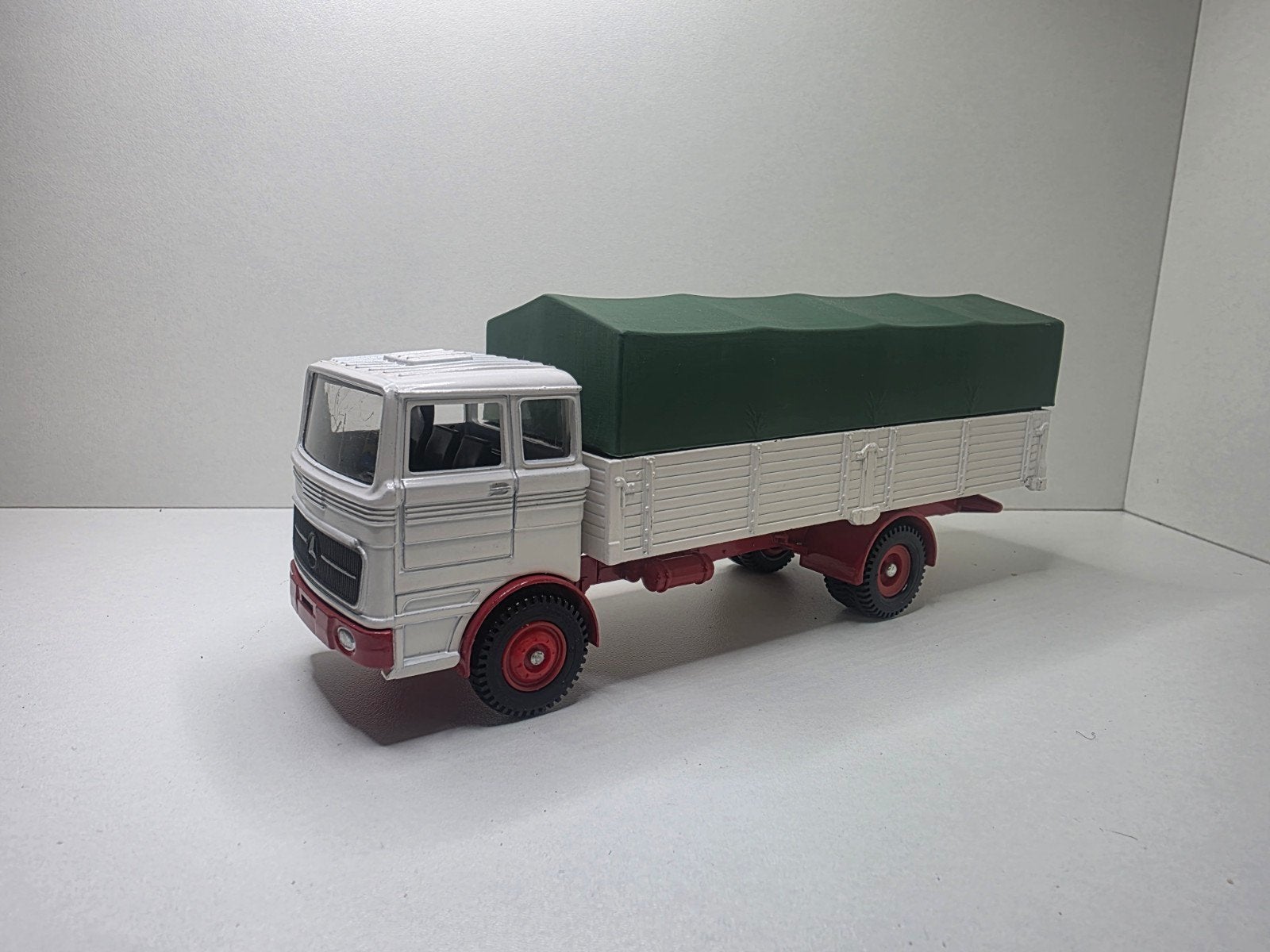 Mercedes lp 1920, Ophalen of Verzenden, Zo goed als nieuw, Bus of Vrachtwagen, Dinky Toys