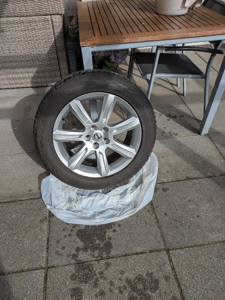 Originele Volvo 17” winterwielen + dakrails V90 / XC90, Ophalen, Gebruikt, 255 mm, Banden en Velgen