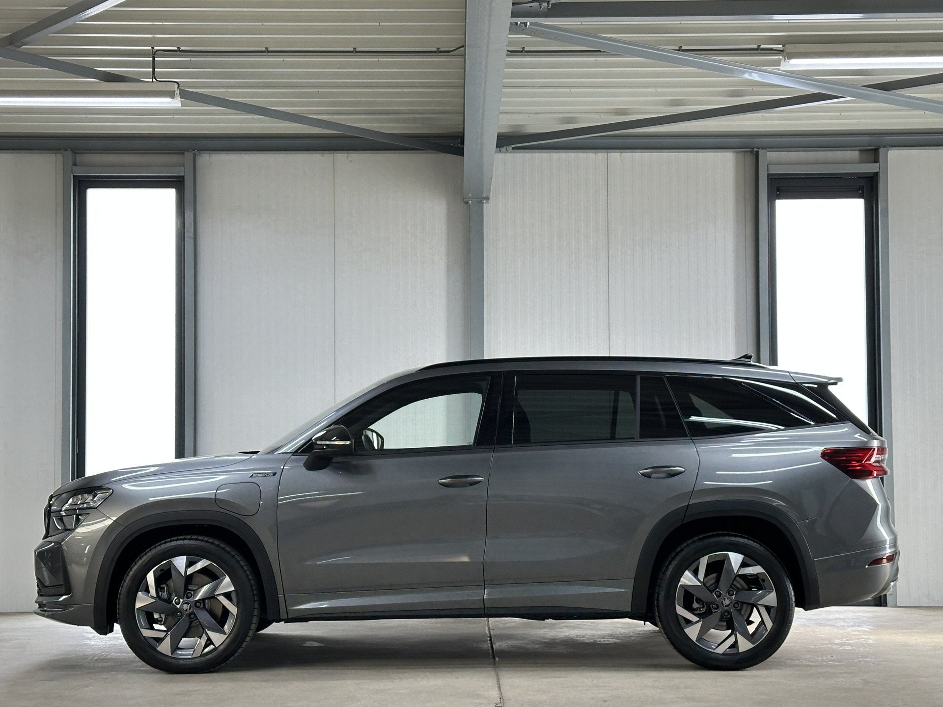 Skoda Kodiaq 1.5 TSI PHEV Sportline | Trekhaak | Canton | Co, Auto's, Zwart, 4 cilinders, Bedrijf, 1813 kg