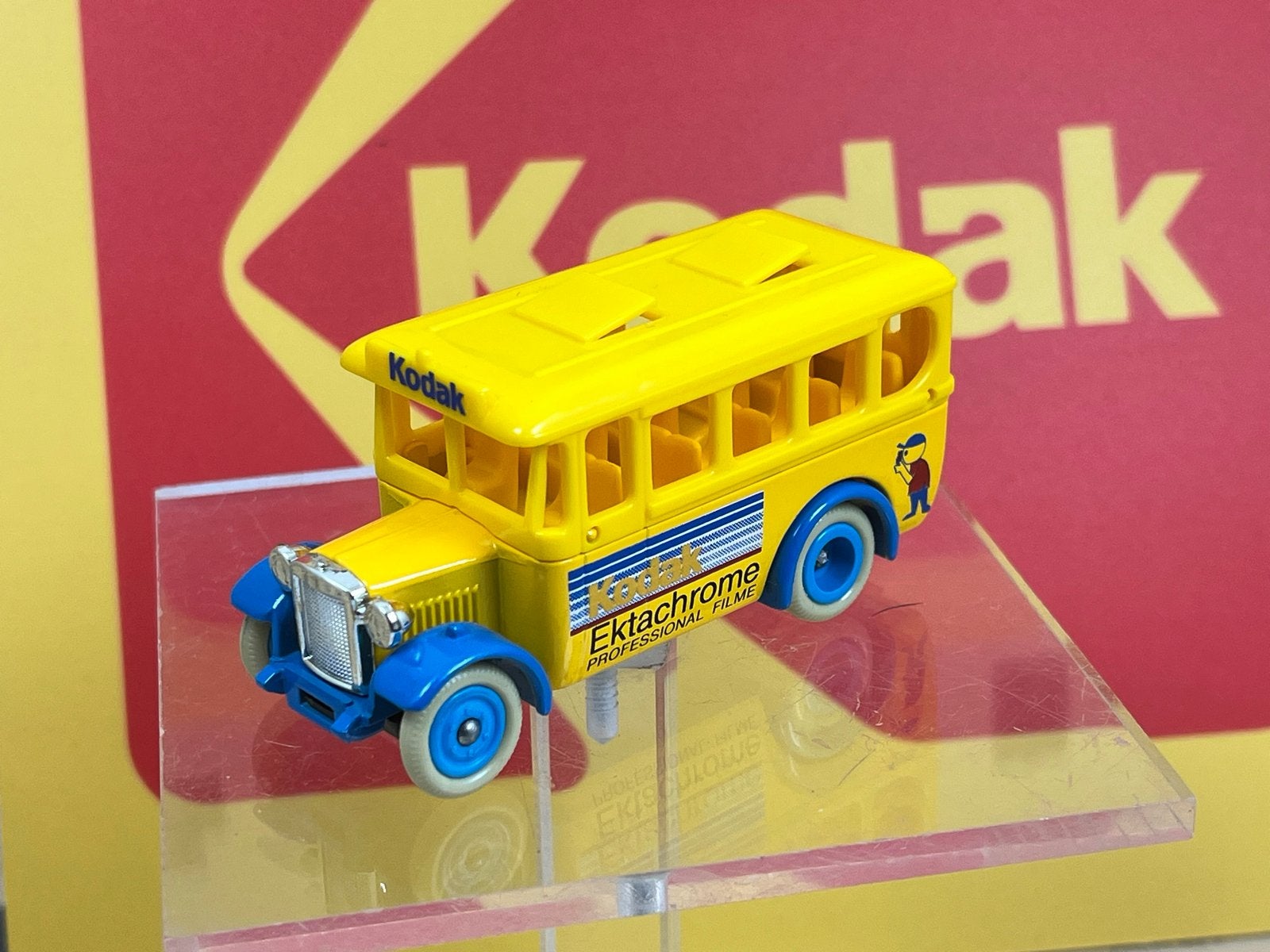 Vintage Kodak Ektachrome Professional Film Bus Model, Ophalen of Verzenden, Nieuw, Bus of Vrachtwagen