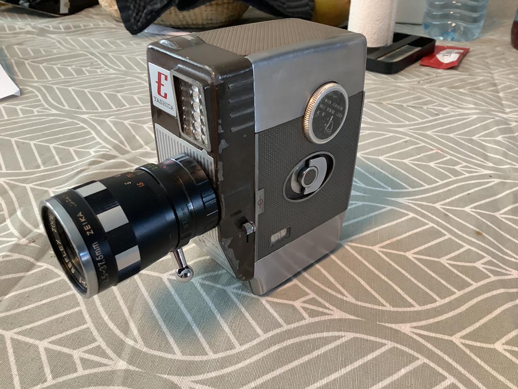 Yashica  dubbel 8 filmcamera, Verzamelen, Fotografica en Filmapparatuur, Ophalen of Verzenden, 1940 tot 1960, Fototoestel