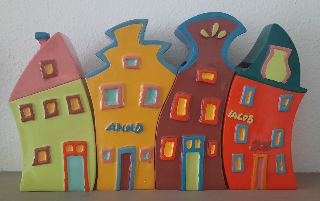 4 spaarpot huisjes, Verzamelen, Spaarpotten, Ophalen of Verzenden, Zo goed als nieuw, Kunststof, Object of Gebouw