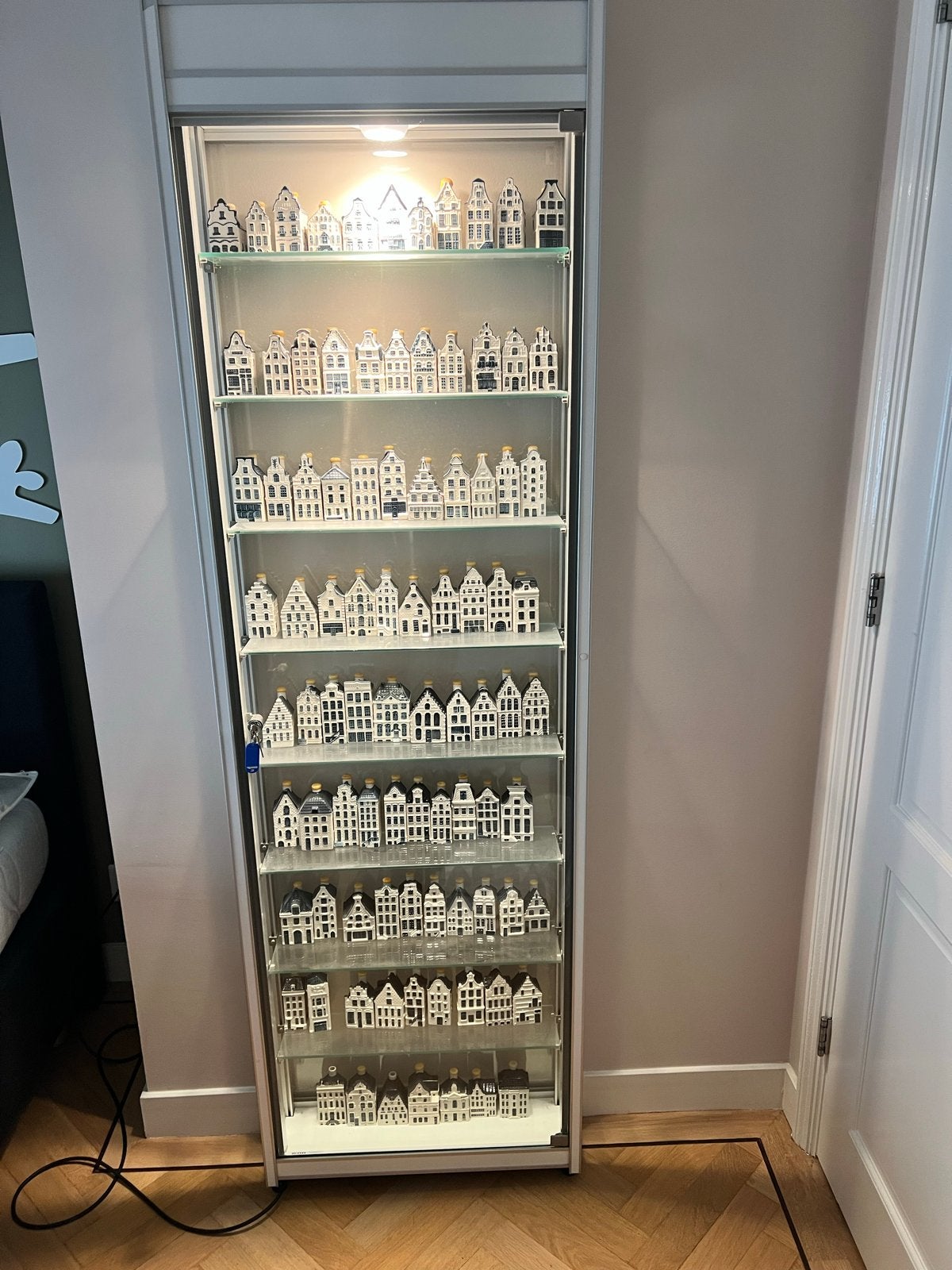 KLM Huisjes Collectie 1 t/m 88 + 93 met Siletsy Vitrine, Ophalen, Zo goed als nieuw, 81 t/m 91, Gevuld