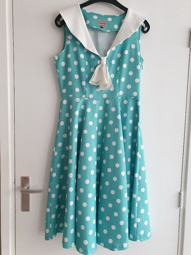 Leuke retro jurk (groen met witte stippen), Ophalen of Verzenden, Zo goed als nieuw, Knielengte, Maat 36 (S)
