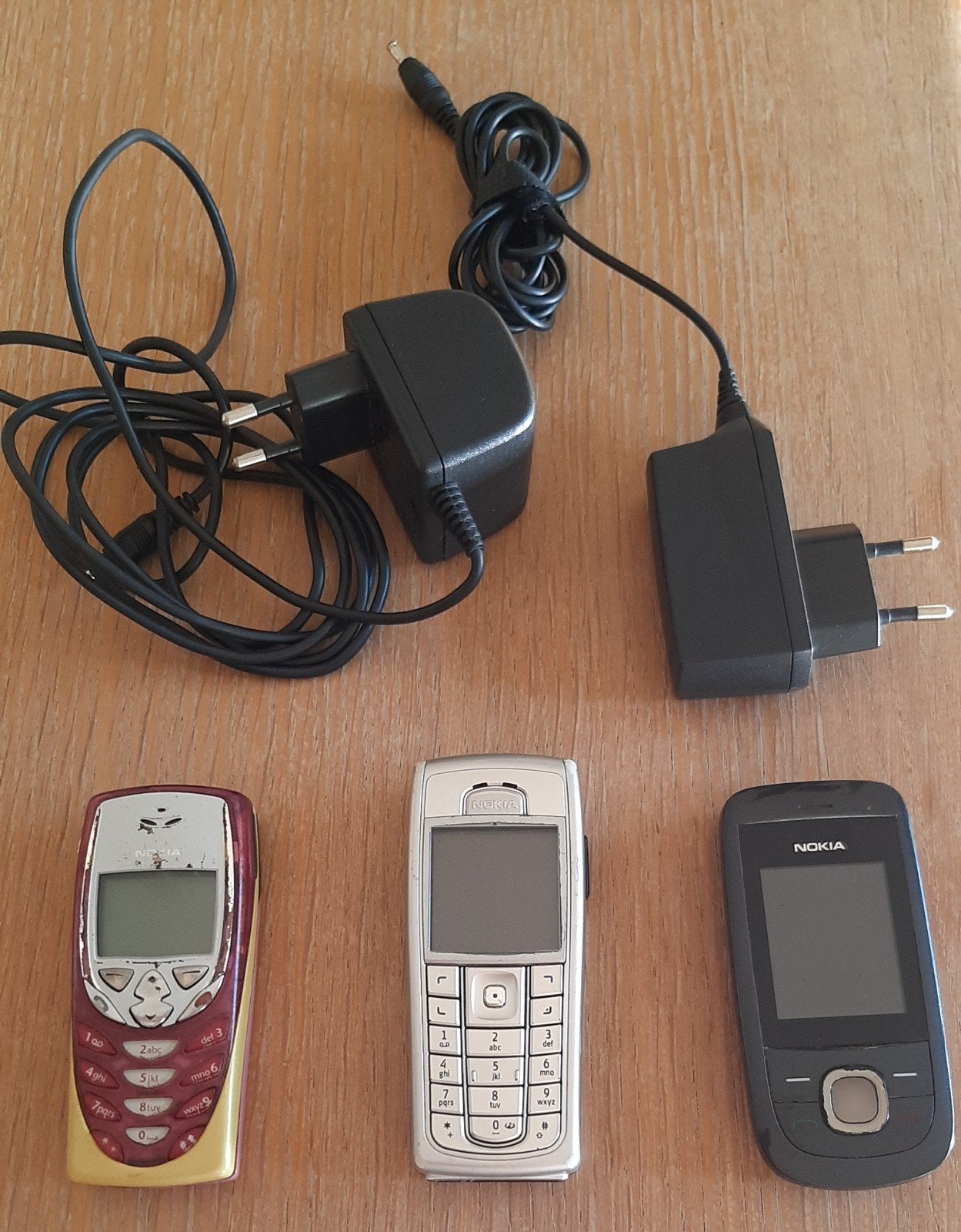 3 Oude nokia mobieltjes het gaat niet aan en 2 opladers, Verzenden, Gebruikt, Geen camera