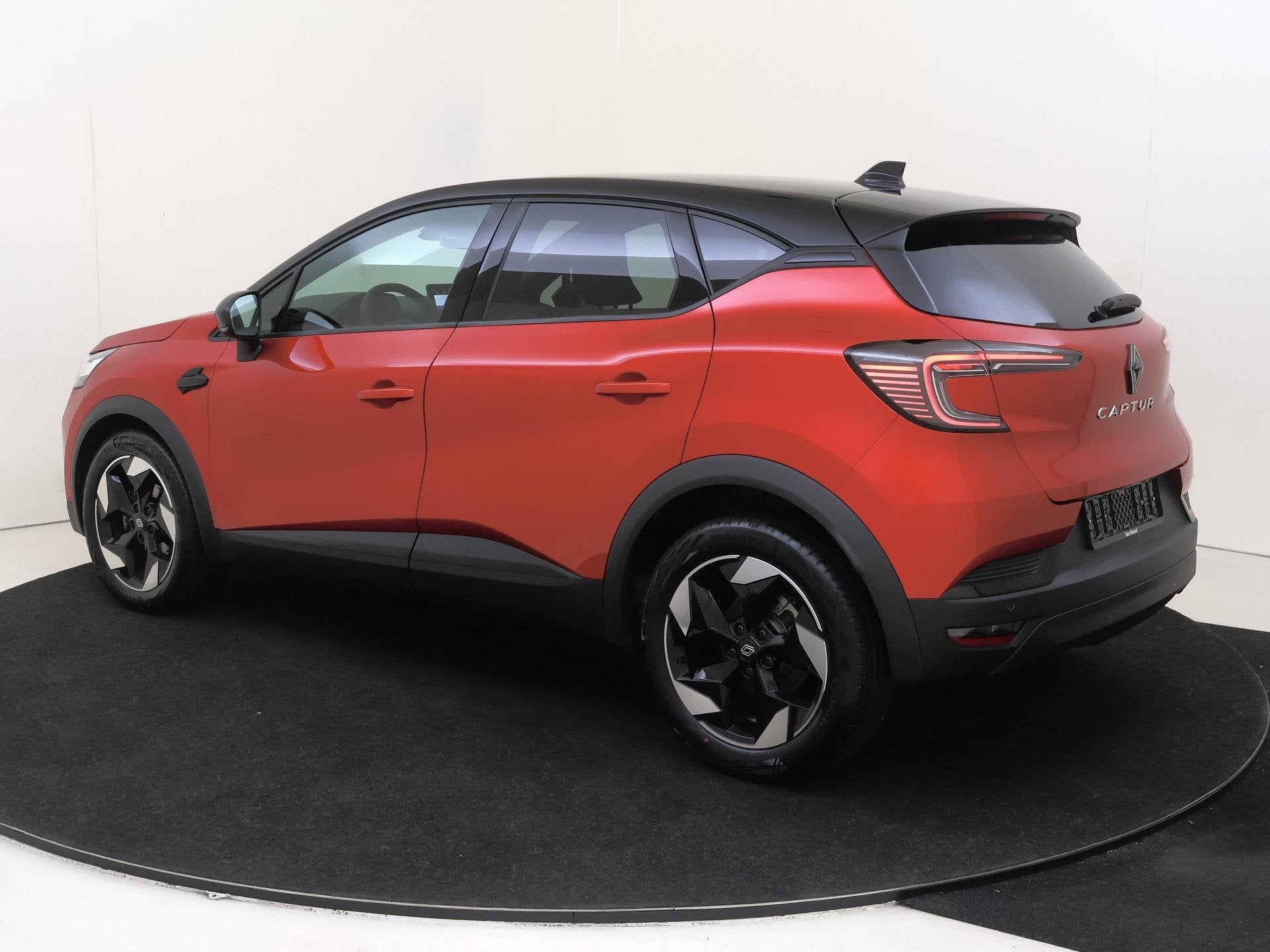 Renault Captur 1.3 Mild Hybrid Techno 160PK | Navigatie via, 1272 kg, Gebruikt, Euro 6, 4 cilinders