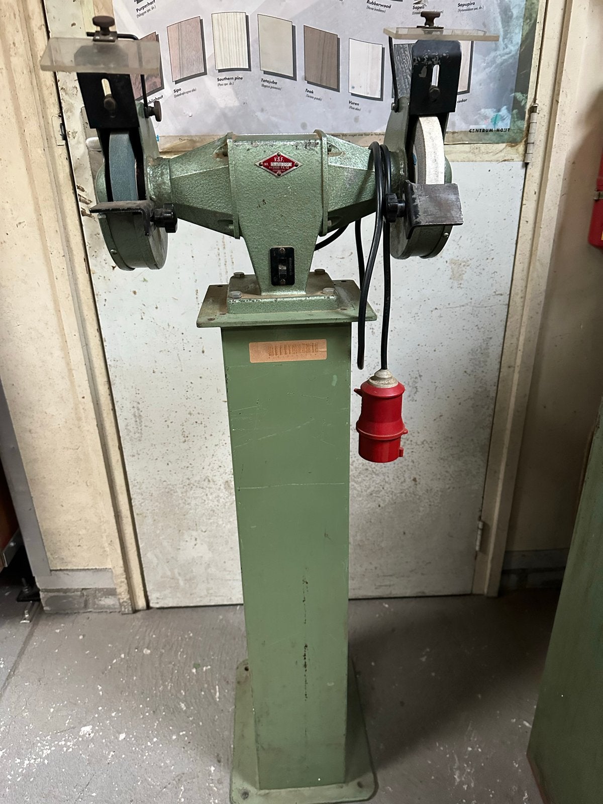 VSF EMS 9008 Slijpmachine 220/380V op zuil - 150mm, Ophalen, Gebruikt, Werkbankslijpmachine