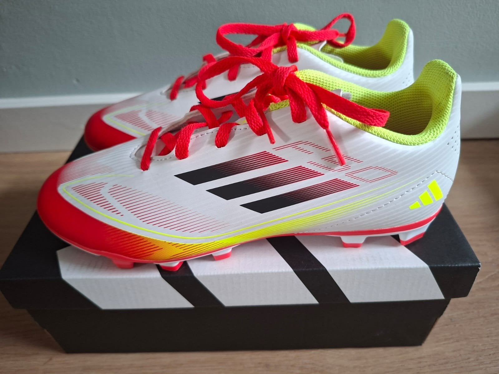 Adidas F50 Club FG/MG J Voetbalschoenen Maat 38 Nieuw, Maat XS of kleiner, Schoenen, Ophalen of Verzenden, Zo goed als nieuw