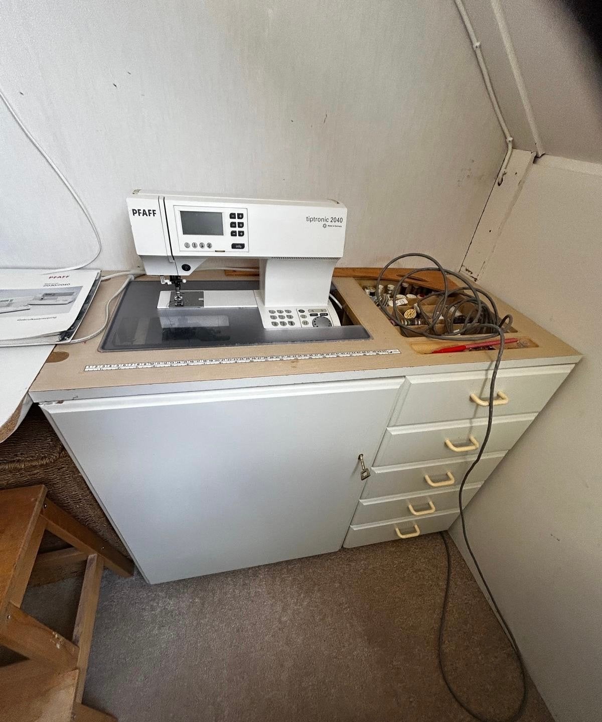 Naaimachine tafel/kast zonder naaimachine, Hobby en Vrije tijd, Ophalen, Gebruikt, Toebehoren, Overige merken