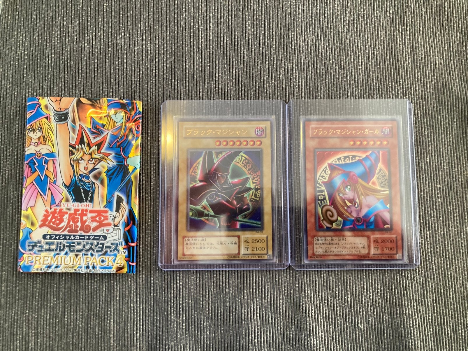 Yu-Gi-Oh! Dark Magician & Dark Magician Girl Kaarten (2001), Ophalen of Verzenden, Zo goed als nieuw, Meerdere kaarten, Foil