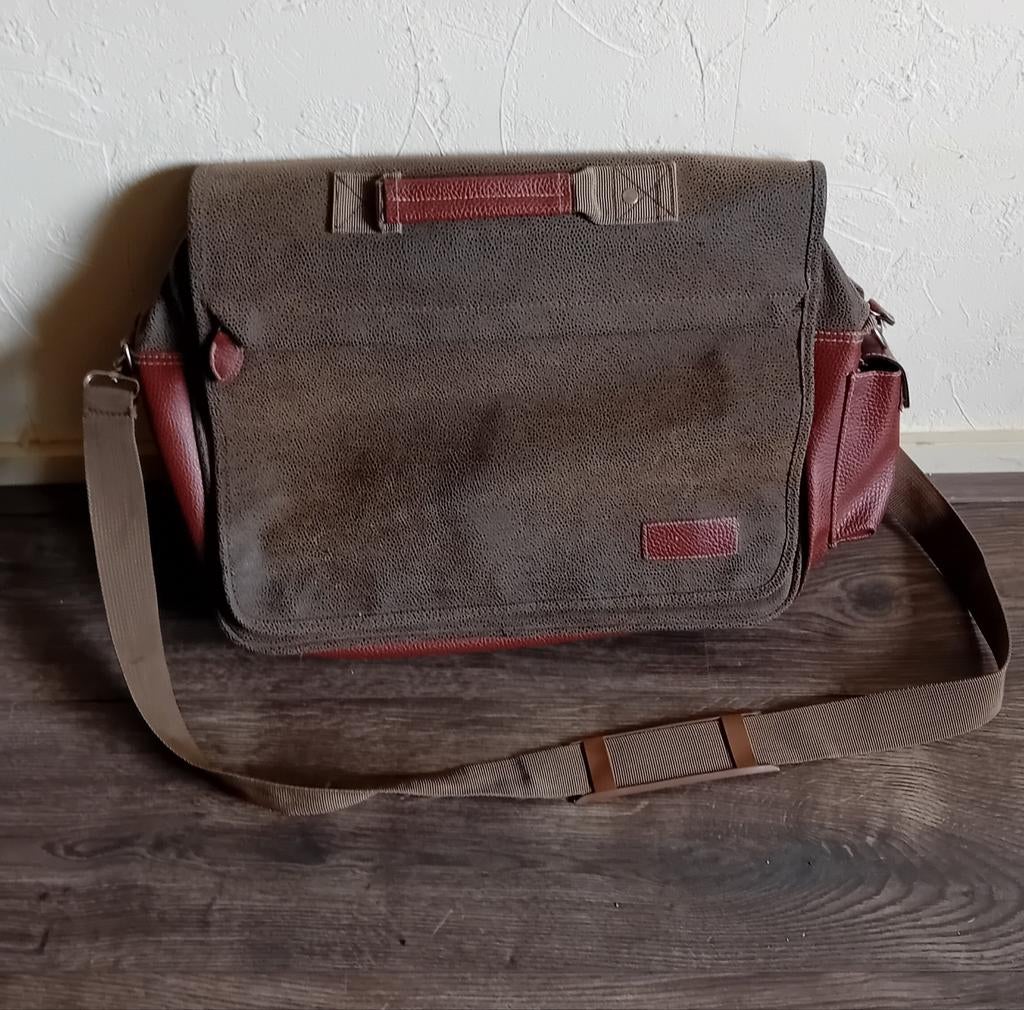 Nieuwe laptop (fiets)tas, Computers en Software, Laptoptassen, Nieuw, Aktetas, Klepsluiting, Meerdere vakken, Schouderband, Bruin