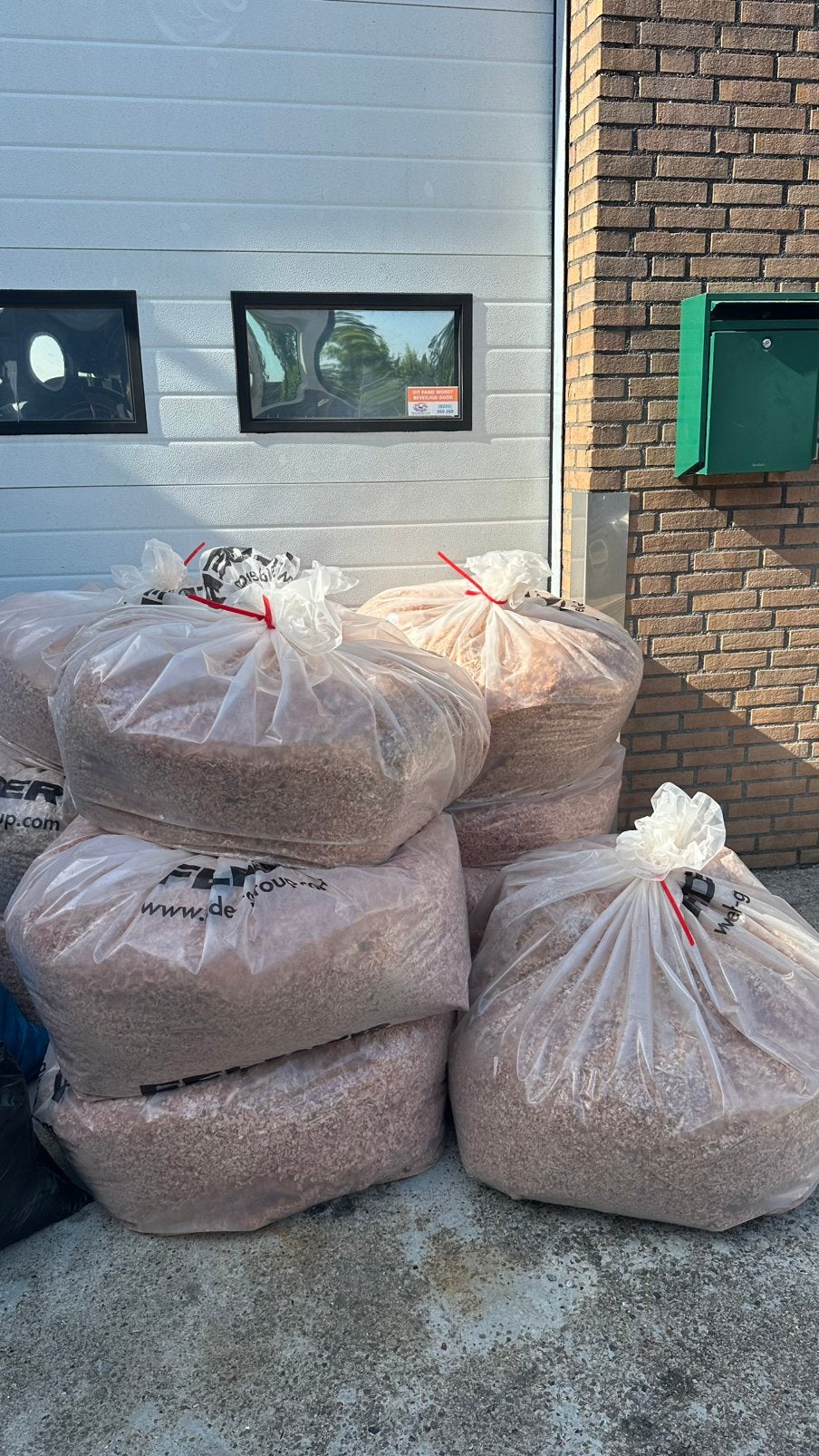 Houtmot zaagsel spaanders rookmot, Ophalen, Boomschors