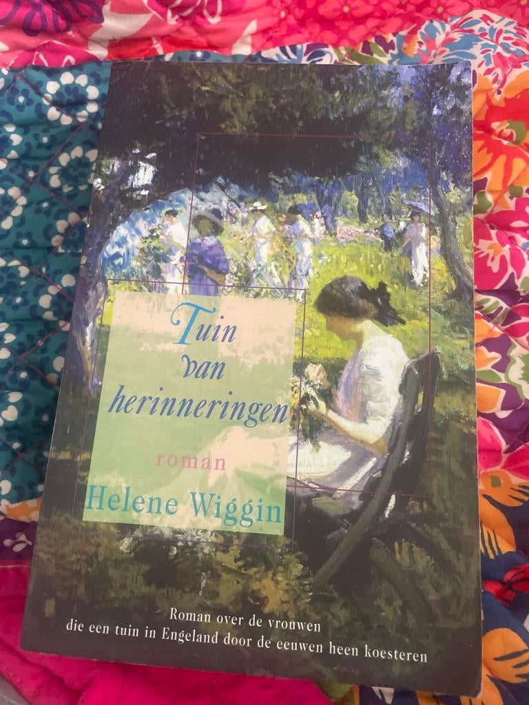 Tuin van herinneringen - Helene Wiggin (Roman), Ophalen of Verzenden, Zo goed als nieuw
