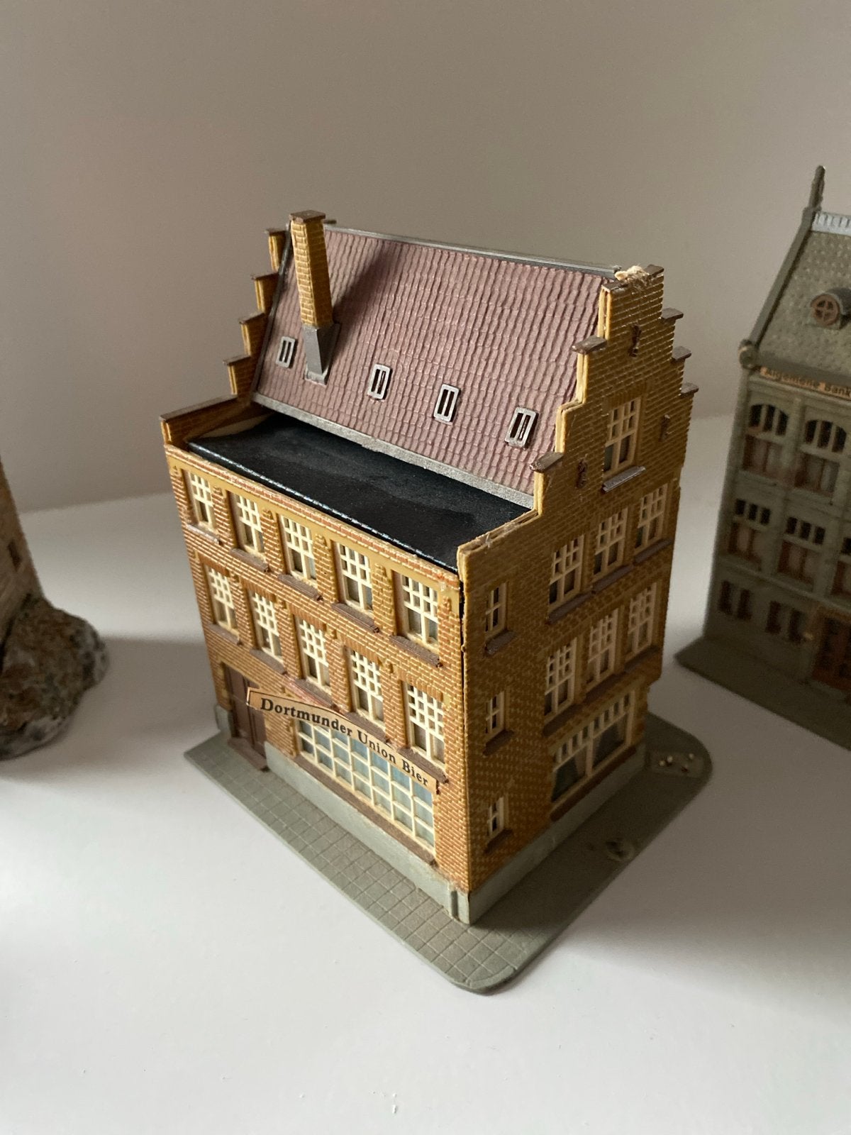 Model huisjes HO formaat - Kibri en Faller (4 stuks), Ophalen of Verzenden, Gebruikt, Brug, Tunnel of Gebouw, Overige merken