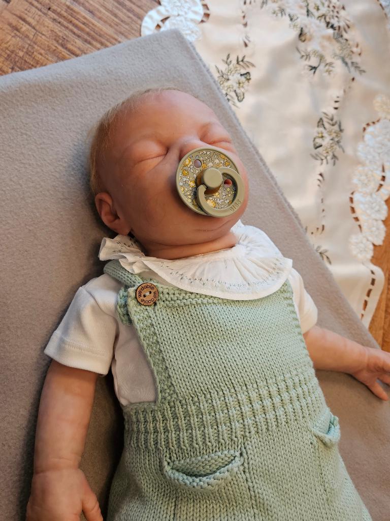 hutti siliconen baby, Ophalen of Verzenden, Zo goed als nieuw, Babypop, Levensecht of Reborn