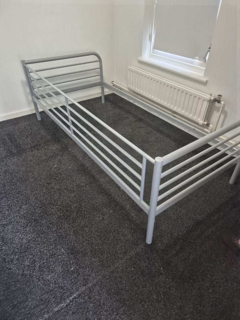 bedframe Ikea Tromso hufterproof eenpersoons 90 x 200, Ophalen, 90 cm, Eenpersoons, Zo goed als nieuw