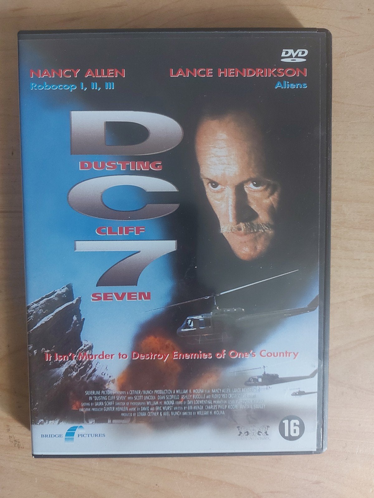 Dusting Cliff 7 - Lance Henriksen, Alle leeftijden, Ophalen of Verzenden, Zo goed als nieuw