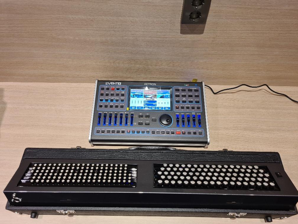 Ketron EVENT X Master Bas Belgisch/Recht B-Griff, Muziek en Instrumenten, Niet ingevuld, Nieuw, Overige aantallen, Midi-aansluiting