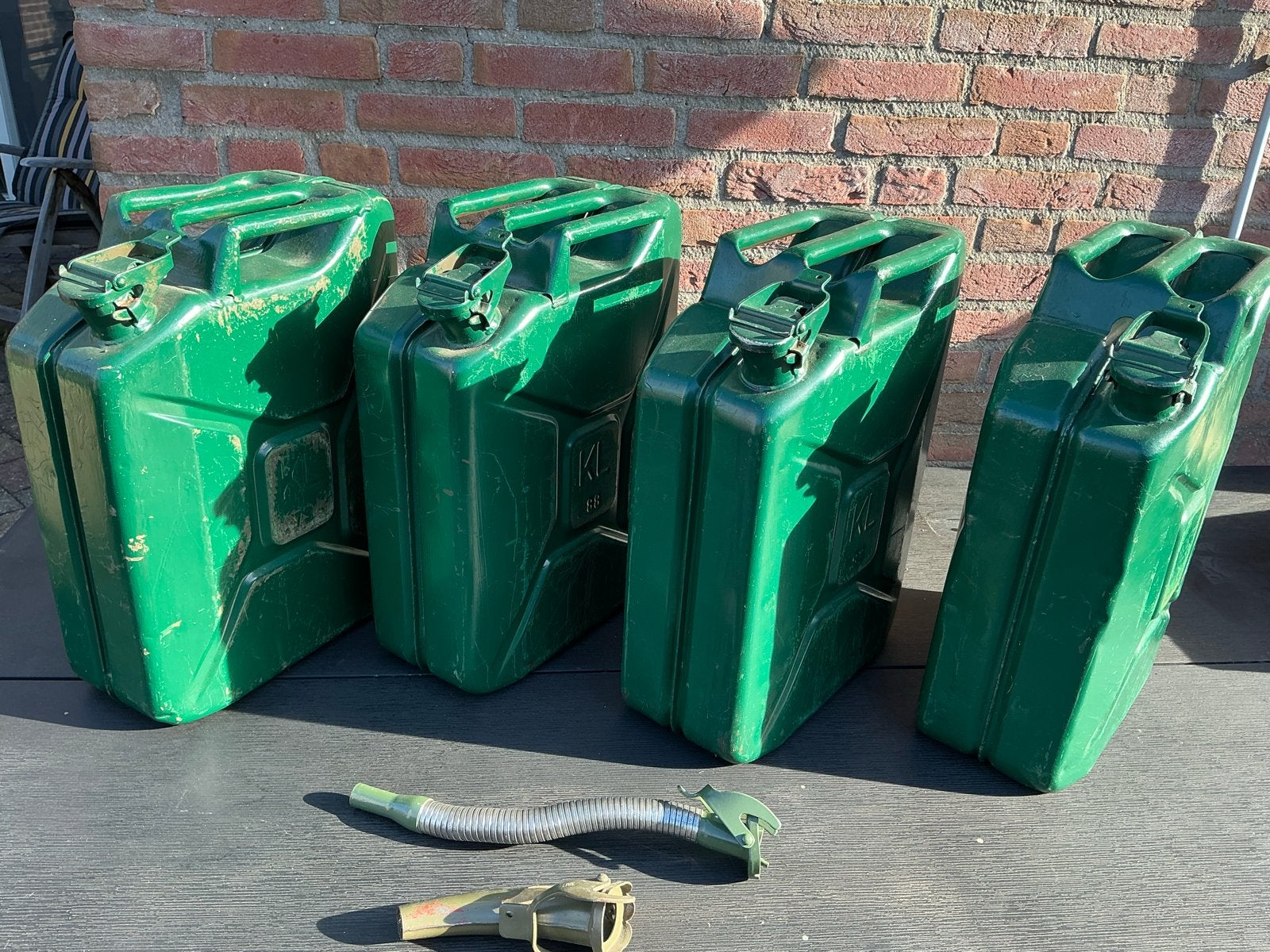 4x Jerrycans (20L) met twee schenktuiten, Auto diversen, Ophalen