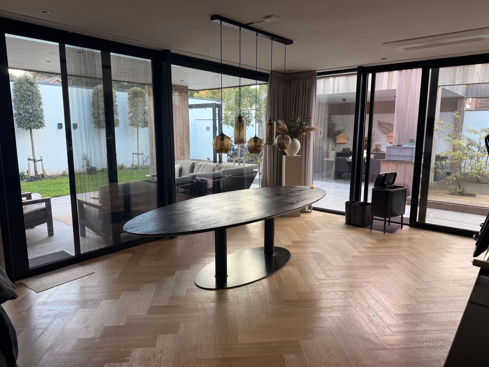 Eleonora Eettafel Ovaal Zwart - 300x120 cm, Huis en Inrichting, Ophalen, Gebruikt, 100 tot 150 cm, Eikenhout