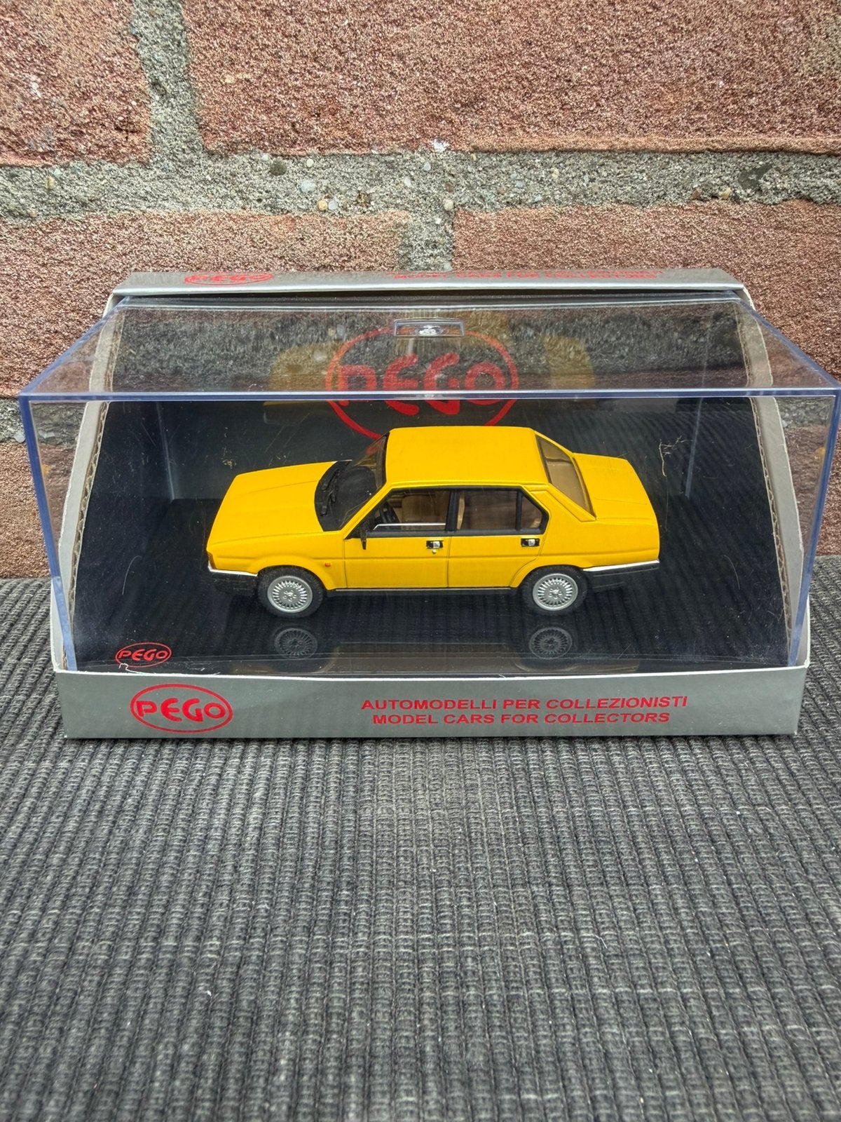 1:43 Alfa Romeo Alfa 90 giallo ……. 19,50, Ophalen of Verzenden, Nieuw, Auto, Overige merken