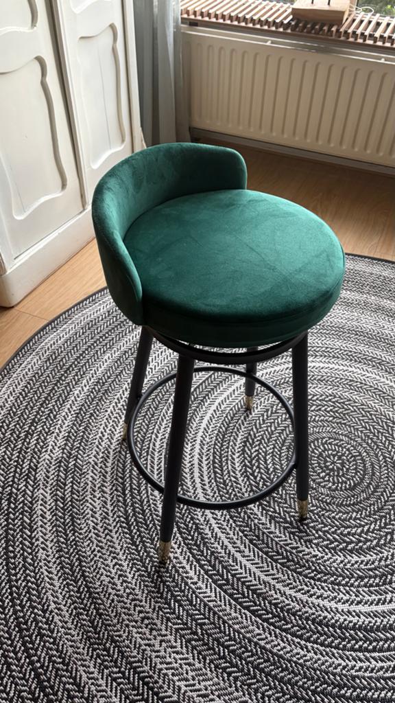 * Groene fluwelen barkruk met rugleuning en voetsteun, Huis en Inrichting, Barkrukken, Met voetsteun, 60 tot 90 cm, Ophalen of Verzenden