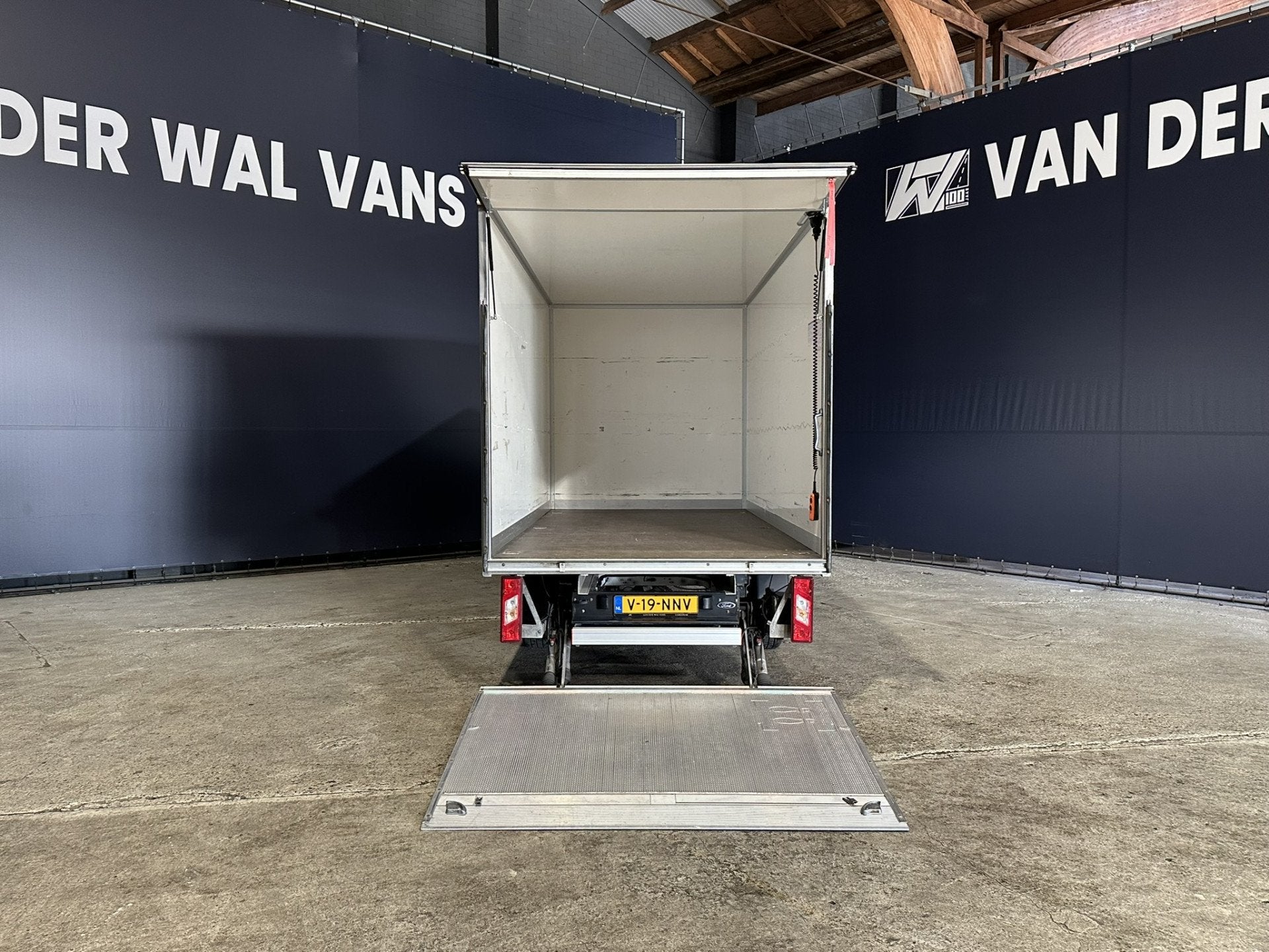Ford Transit 2.0 TDCI 131pk Bakwagen Laadklep Euro6 Airco |, 4 cilinders, Wit, 11 km/l, Bedrijf