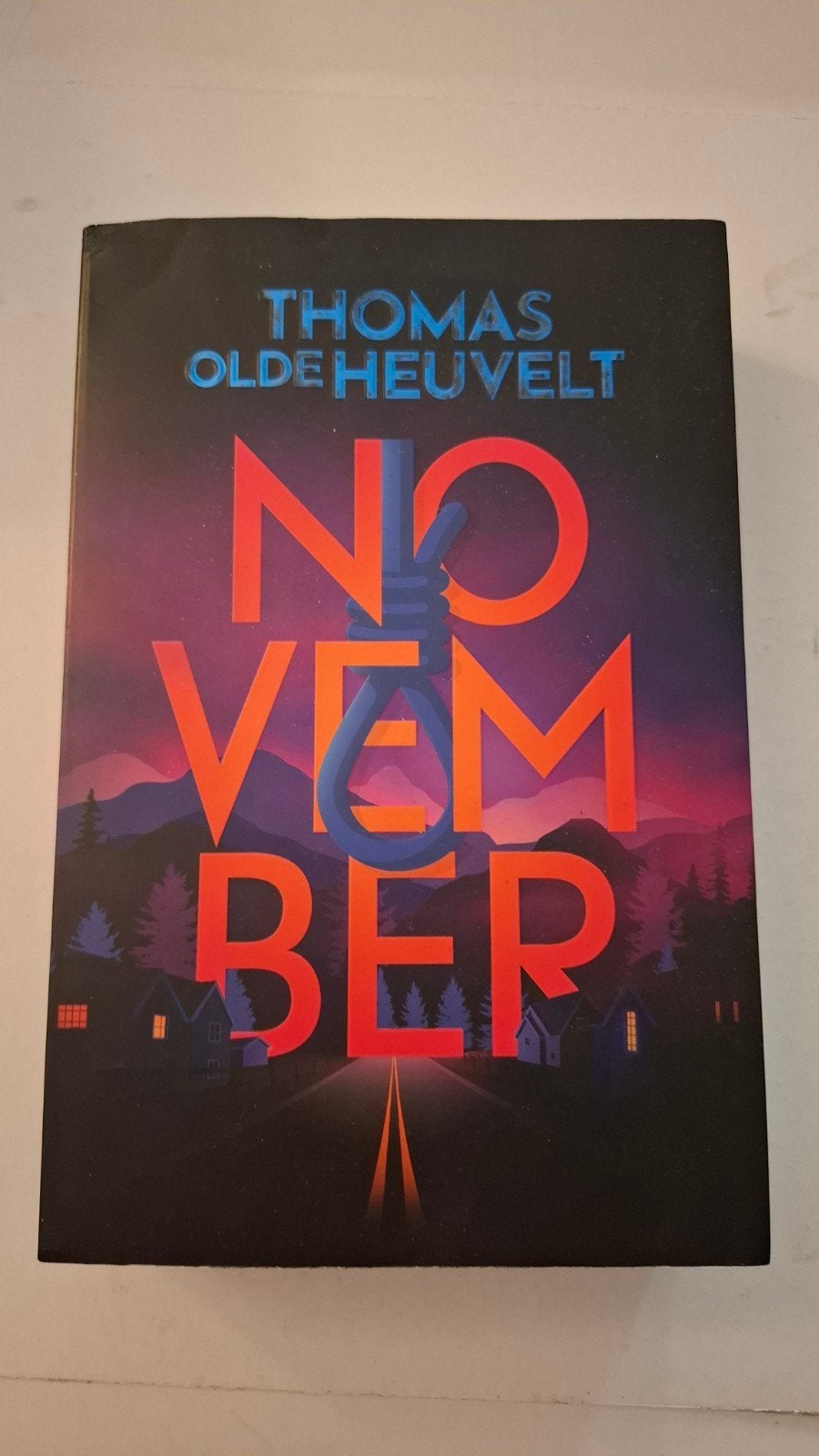November - Thomas Olde Heuvelt (Zo goed als nieuw), Boeken, Thrillers, Ophalen, Gelezen, Thomas Olde Heuvelt, Nederland