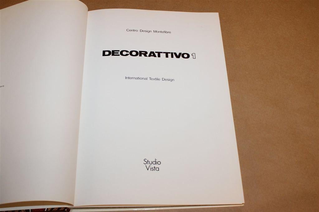 Decorattivo 1 — Textiel Design, Engels/Italiaans, 1976, Ophalen of Verzenden, Gelezen, Borduren en Naaien