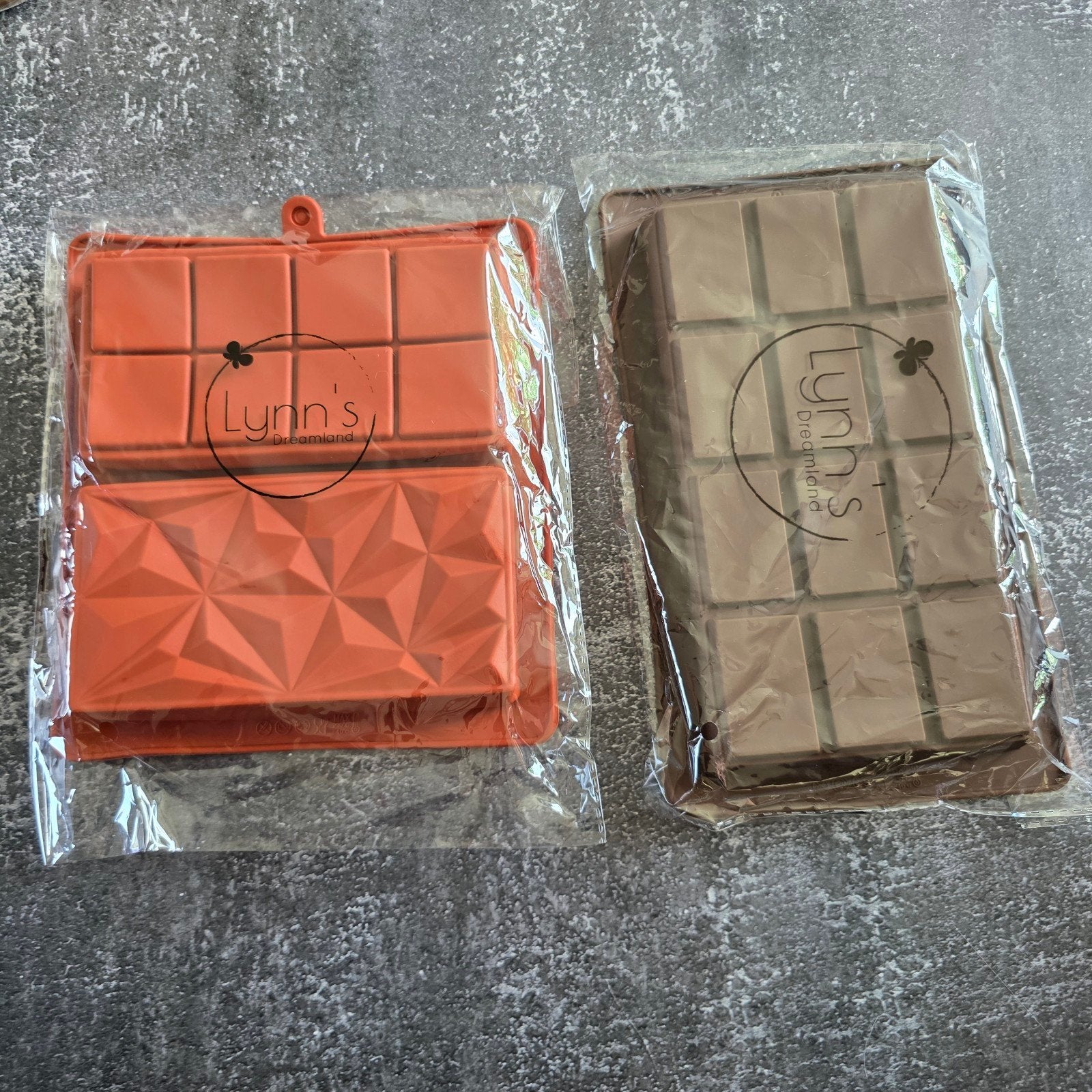Set van 2 siliconen bakvormen - Mal voor gevulde chocoladere, Ophalen of Verzenden, Nieuw, Taarten, Bakvorm