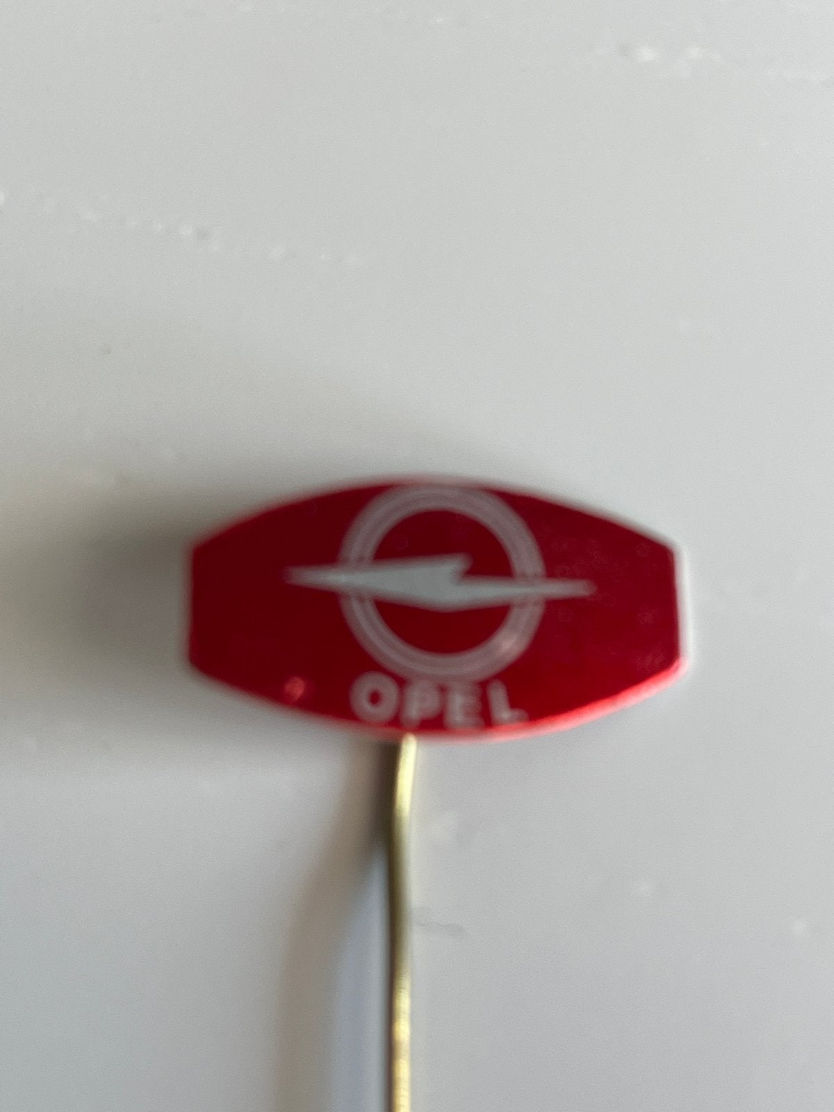 Vintage Opel Speldje - Rood Emaille Logo, Verzamelen, Automerken, Motoren en Formule 1, Ophalen of Verzenden, Gebruikt, Auto's