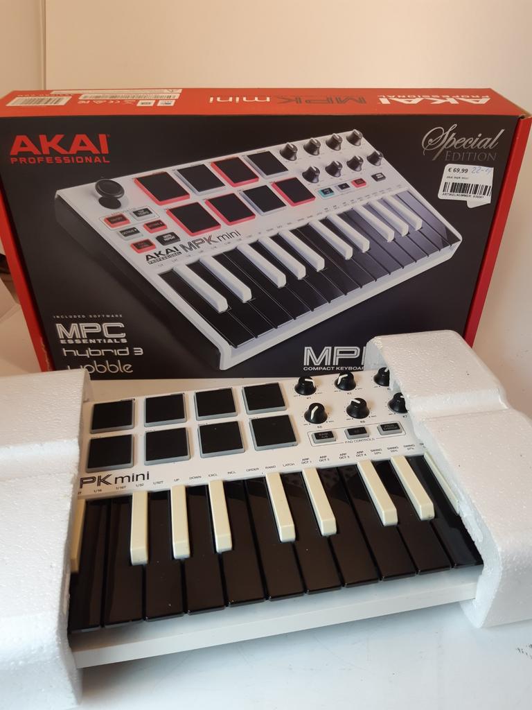Akai Professional MPK Mini Compact Keyboard and Pad Controll, Muziek en Instrumenten, Keyboards, Overige merken, ., Zo goed als nieuw