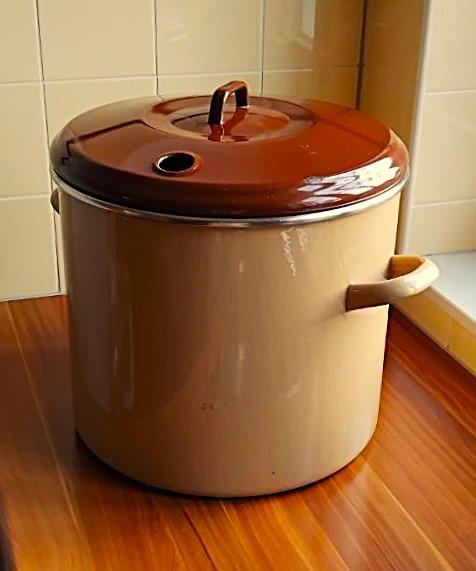Retro oude weckketel inmaakketel met liftrooster, Ophalen