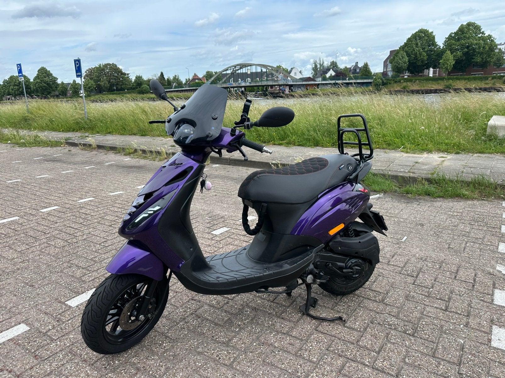 Piaggio zip custom full options geel kenteken, Fietsen en Brommers, Ophalen, Maximaal 45 km/u, Zo goed als nieuw, Benzine