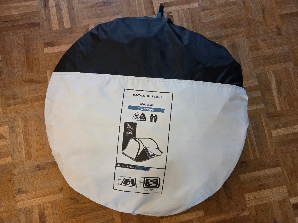 Tent 2 personen - Quechua Fresh & Black, Ophalen, Zo goed als nieuw, Tot en met 2