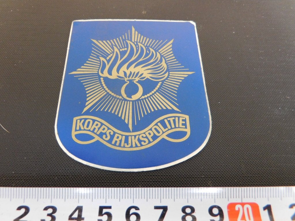 sticker Politie Korps Rijkspolitie RP embleem goud, Ophalen, Zo goed als nieuw